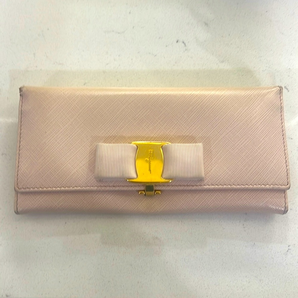 Salvatore Ferragamo wallet Vala ribbon light pink leather Authentic.